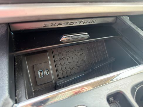 Used 2024 Ford Expedition Max XLT image 33