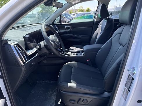 Used 2025 Kia Sorento S AWD/4WD image 14