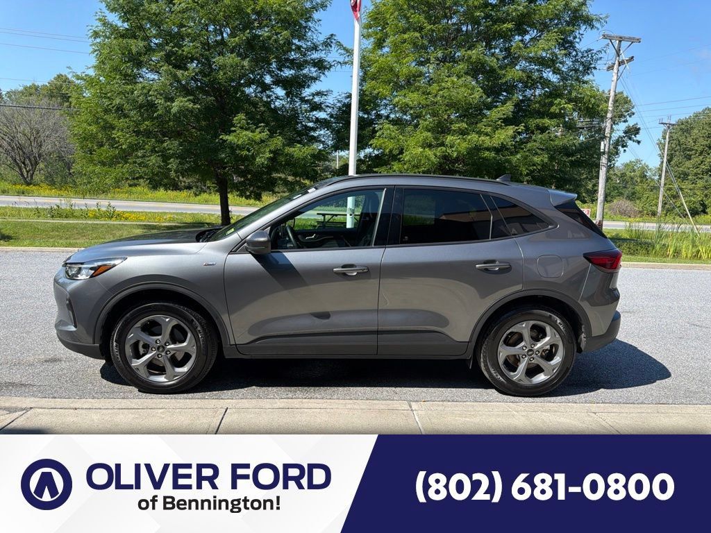 Used 2025 Ford Escape ST-Line AWD/4WD image 4