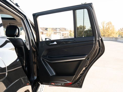 Used 2018 Mercedes-Benz GLS 550 4MATIC w/ Driver Assistance Package image 47