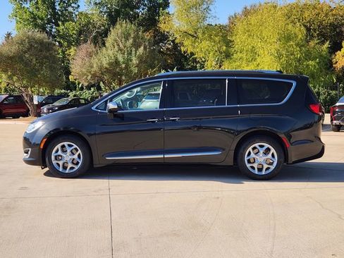 Used 2020 Chrysler Pacifica Limited image 4