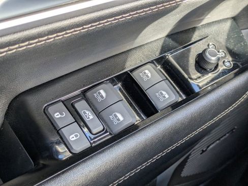 Used 2024 Jeep Wagoneer L Series III w/ Flexible Seating Group image 21