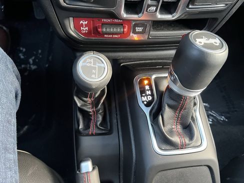 Used 2019 Jeep Wrangler Unlimited Rubicon w/ Dual Top Group image 34