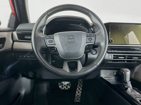 Used 2025 Toyota Camry SE image 18