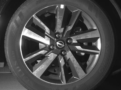 Used 2025 Nissan Versa SV image 13