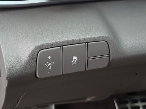 Certified 2025 Hyundai Elantra Sport image 17