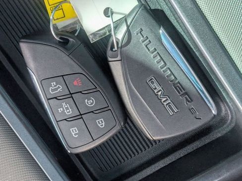 Used 2024 GMC Hummer EV 3X image 39