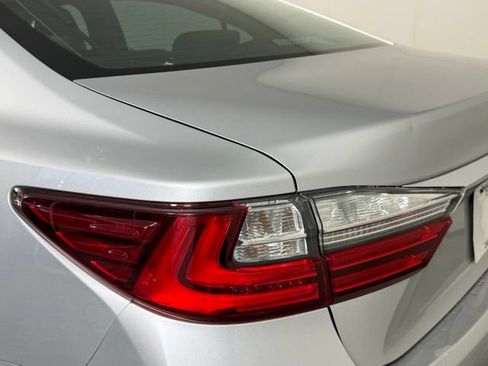 Used 2016 Lexus ES 350 w/ Luxury Package w/Wood Trim FWD image 13