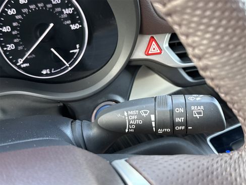 Used 2023 Toyota Sienna Platinum image 28