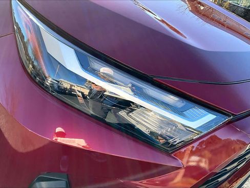 Used 2022 Toyota RAV4 XLE Premium image 27