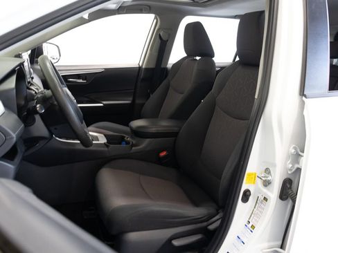 Used 2019 Toyota RAV4 XLE w/ Carpet Mat Package AWD/4WD image 18