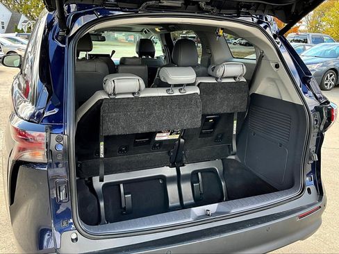 Used 2024 Toyota Sienna XLE image 20