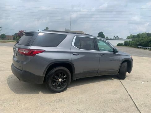 Used 2019 Chevrolet Traverse LT FWD image 8