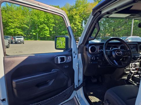 Used 2023 Jeep Wrangler Unlimited w/ Cold Weather Group AWD/4WD image 17