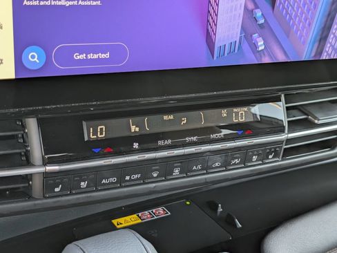 Used 2025 Toyota Sienna Limited AWD/4WD image 30