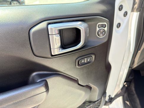 Used 2024 Jeep Wrangler Unlimited w/ Convenience Group AWD/4WD image 44