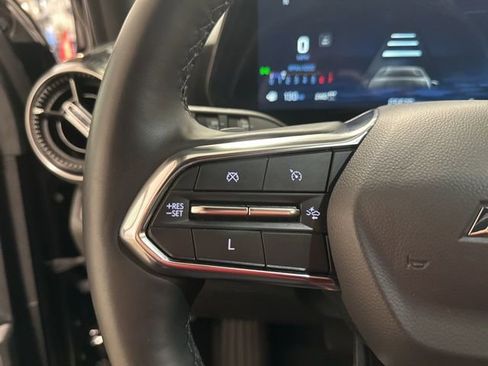 Used 2025 Chevrolet Equinox LT w/ Convenience Package II image 17