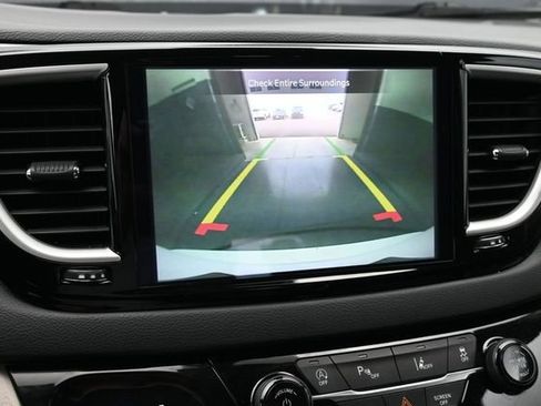 Used 2022 Chrysler Pacifica Touring-L FWD image 39