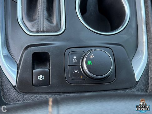 Used 2020 Chevrolet Traverse LT FWD image 24