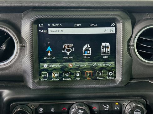 Used 2022 Jeep Wrangler Unlimited Sahara w/ Cold Weather Group AWD/4WD image 21