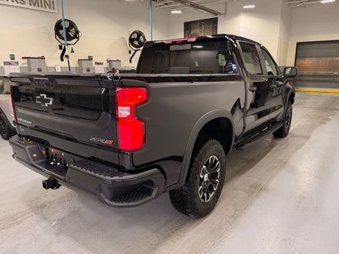 Used 2025 Chevrolet Silverado 1500 ZR2 w/ Technology Package image 6