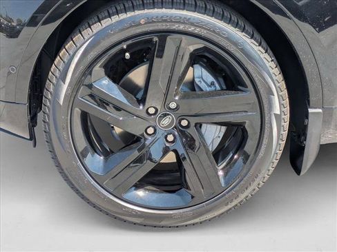 New 2025 Land Rover Discovery Dynamic SE image 10