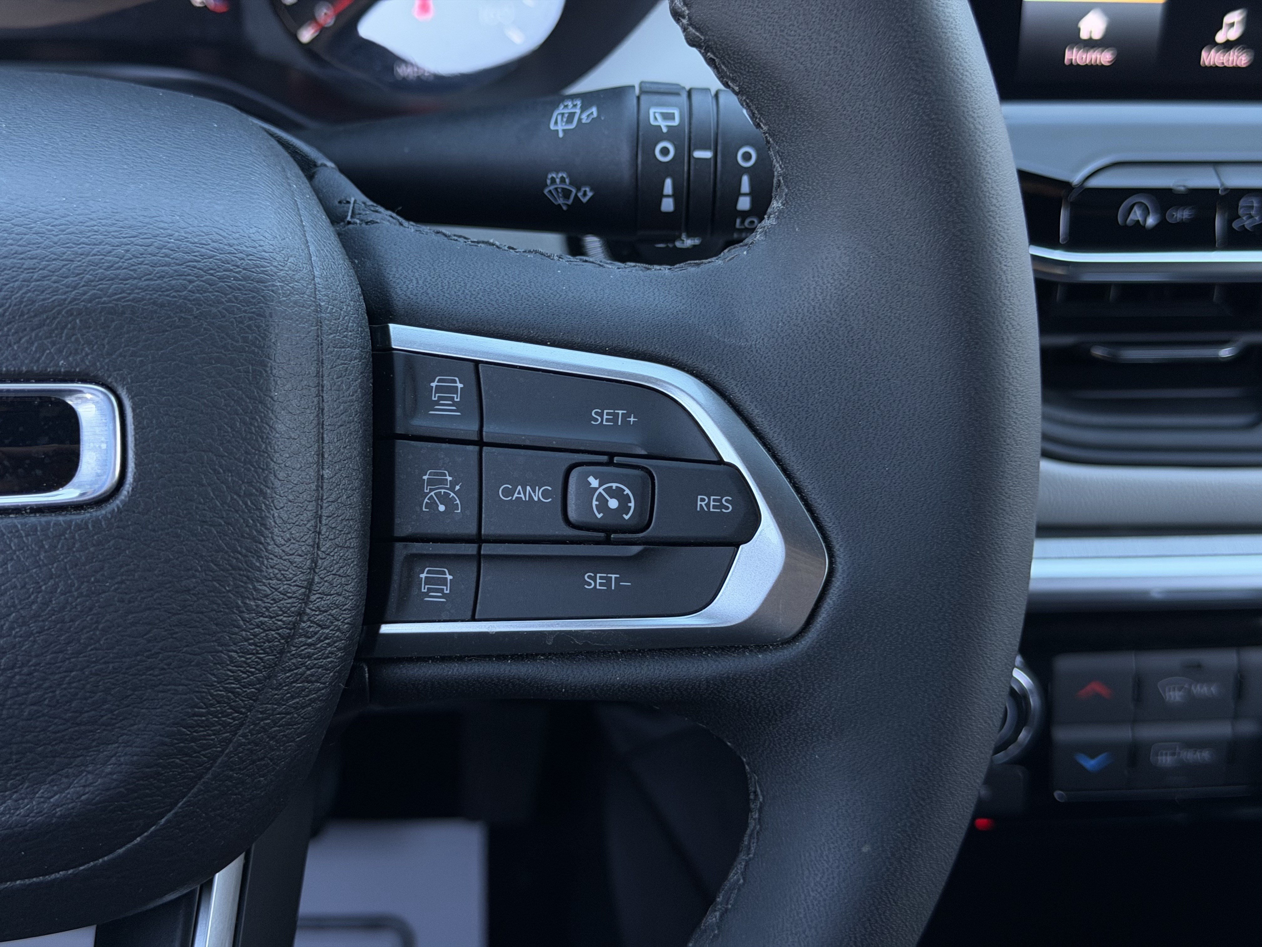 Used 2025 Jeep Compass Limited AWD/4WD image 19