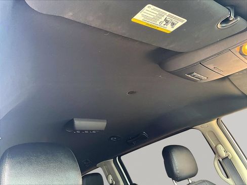 Used 2017 Dodge Grand Caravan SXT FWD image 31