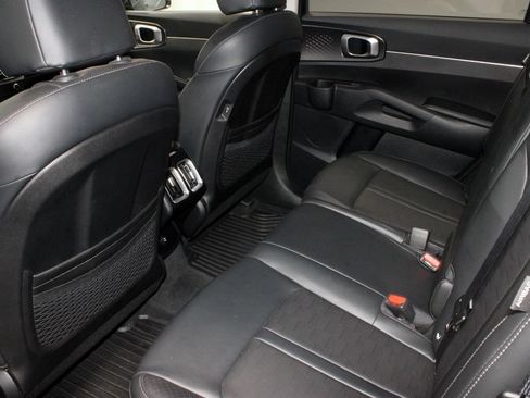 Used 2024 Kia Sorento S FWD image 22