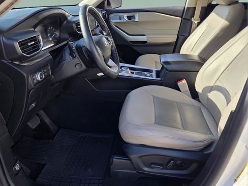 Used 2021 Ford Explorer Limited w/ Hybrid Equipment Group 310A AWD/4WD image 10