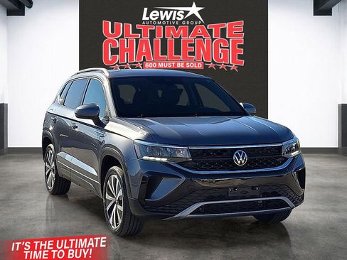 Used 2024 Volkswagen Taos SE image 6