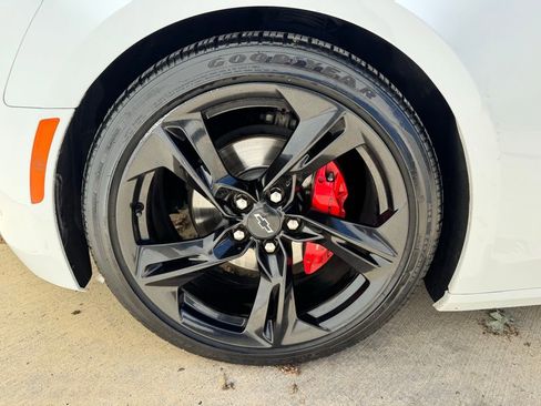 Used 2020 Chevrolet Camaro LT image 10