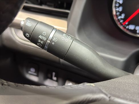 Used 2022 GMC Acadia Denali w/ GMC Pro Grade Package image 25