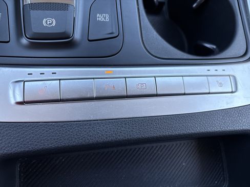 Certified 2025 Kia Carnival FWD image 11