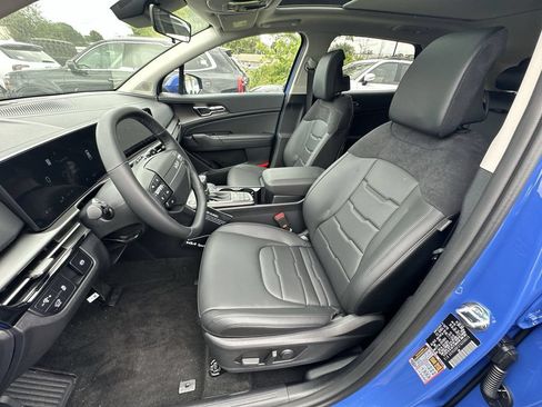 New 2026 Kia Sportage SX FWD image 3