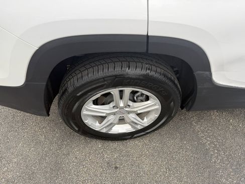 Used 2024 GMC Terrain SLE w/ Driver Convenience Package image 10