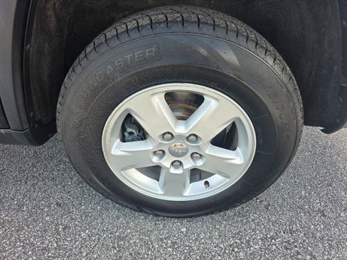Used 2012 Jeep Grand Cherokee Laredo RWD image 20