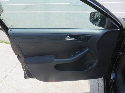 Used 2011 Volkswagen Jetta S FWD image 25