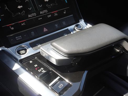 Used 2022 Audi e-tron Premium w/ Convenience Plus Package AWD/4WD image 58