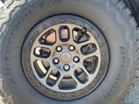Used 2022 Jeep Wrangler Unlimited Rubicon w/ Xtreme Recon 35" Tire Package AWD/4WD image 7