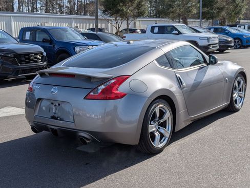 Used 2009 Nissan 370Z Touring w/ Aerodynamics Pkg image 3