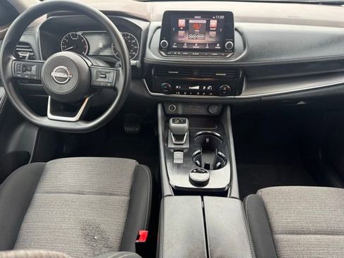 Used 2022 Nissan Rogue SV image 12