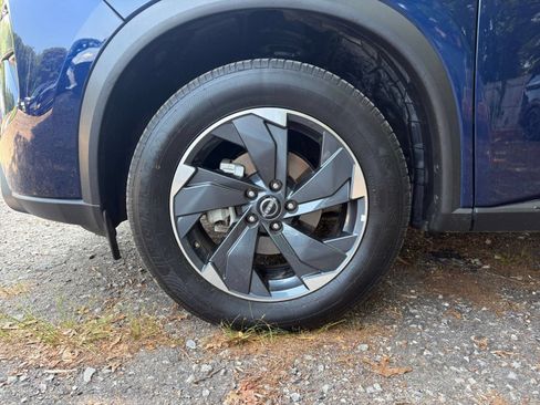 Used 2025 Nissan Rogue SV FWD image 27