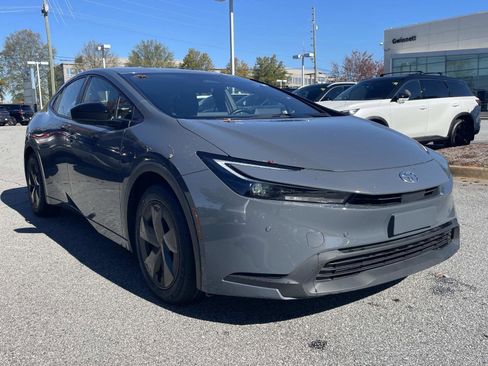 Used 2024 Toyota Prius LE image 5