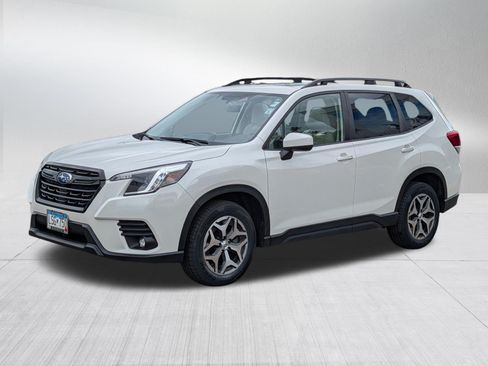 Used 2024 Subaru Forester Premium AWD/4WD image 3