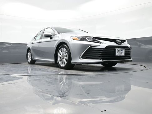 Used 2021 Toyota Camry LE image 26