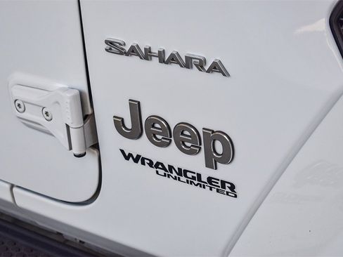 Used 2022 Jeep Wrangler Unlimited Sahara w/ Cold Weather Group image 9