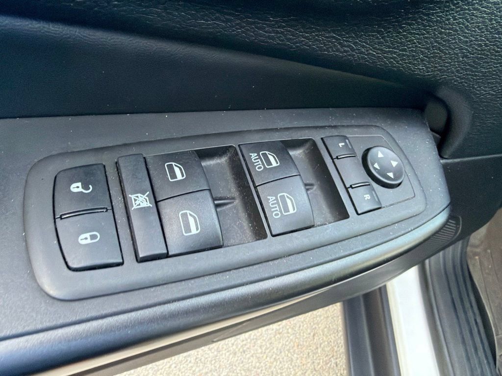 Used 2021 Jeep Cherokee Trailhawk w/ Comfort/Convenience Group AWD/4WD image 20