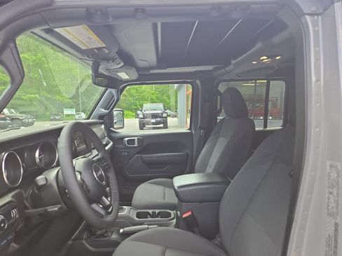 Used 2023 Jeep Wrangler Unlimited w/ Sun & Screen Package AWD/4WD image 13
