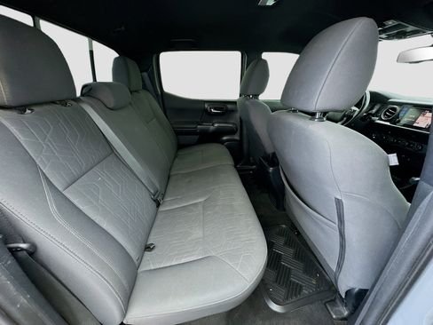 Used 2019 Toyota Tacoma TRD Off-Road AWD/4WD image 17